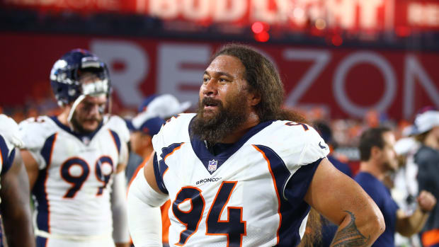 Denver Broncos nose tackle Domata Peko Sr. (94) against the Arizona Cardinals at State Farm Stadium.